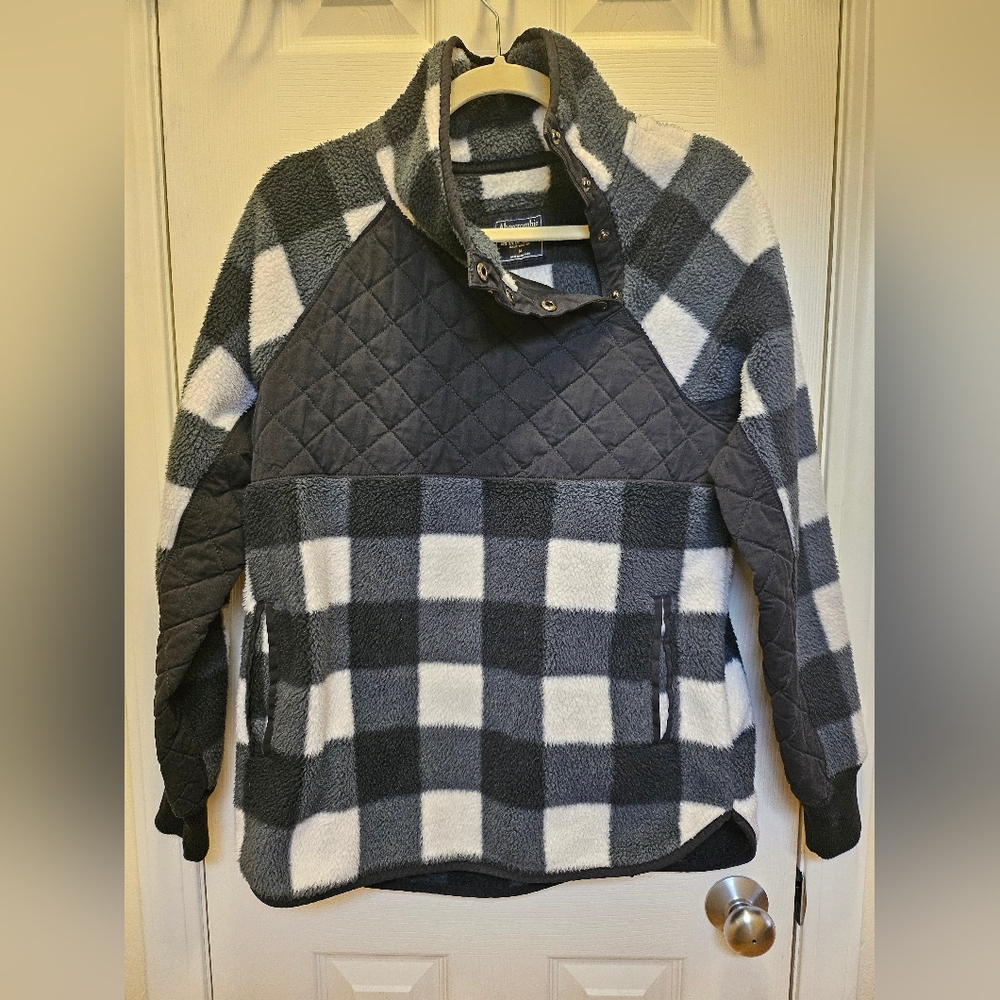 Abercrombie & Fitch fleece pullover black and white checkered